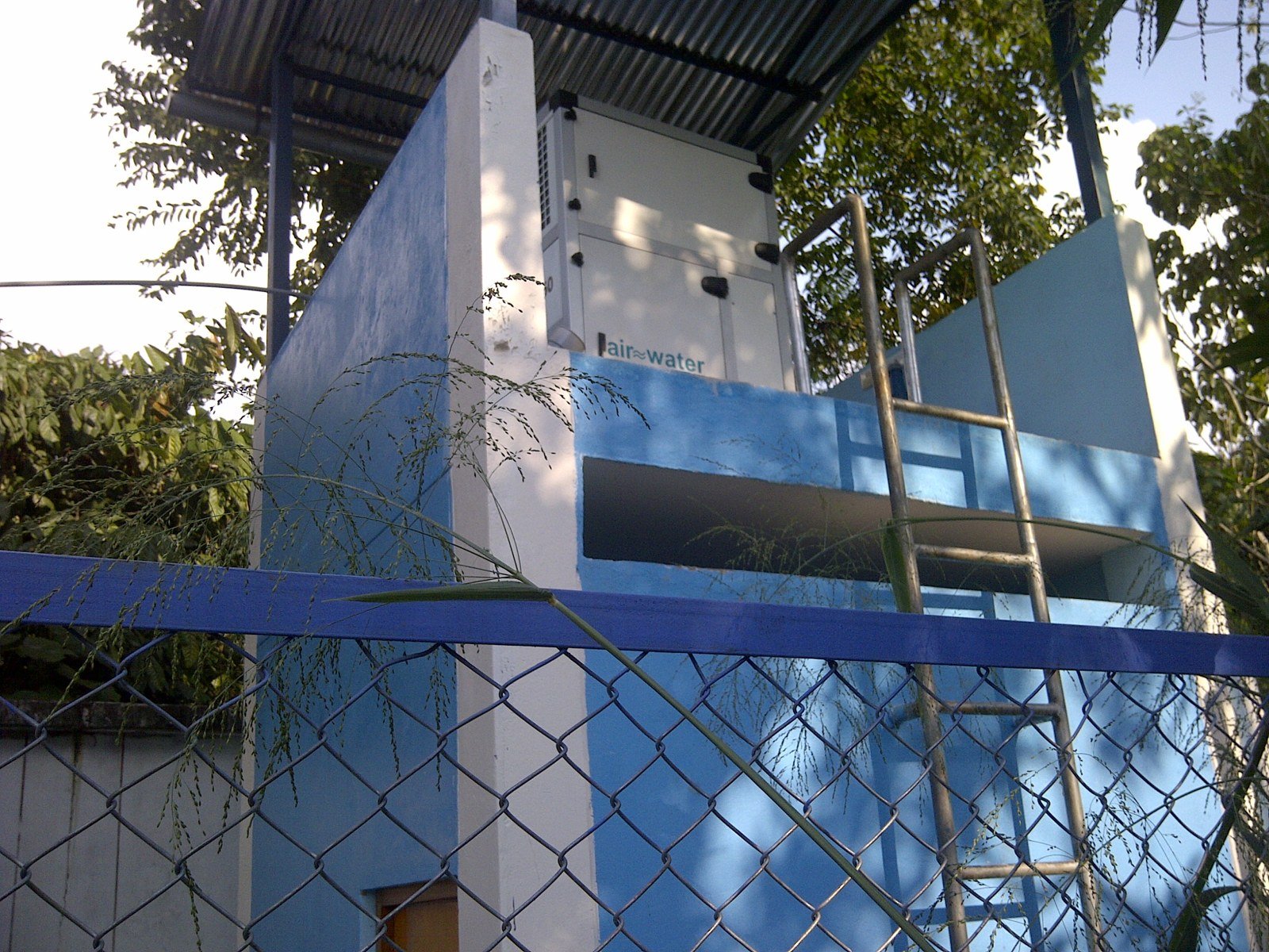 Instalación del generador atmosférico en Echarate, vista 5